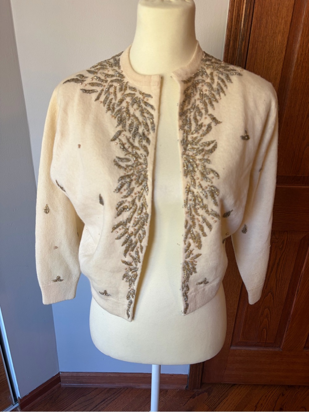 Banff Ltd. 100% Lamb's Wool Beaded Cardigan with Beaded Leaf Motif
Size 36